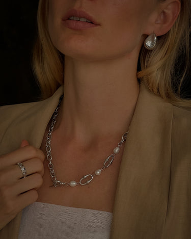 MARGOT FRESH WATER PEARL CHAIN NECKLACE PLATINUM SILVER